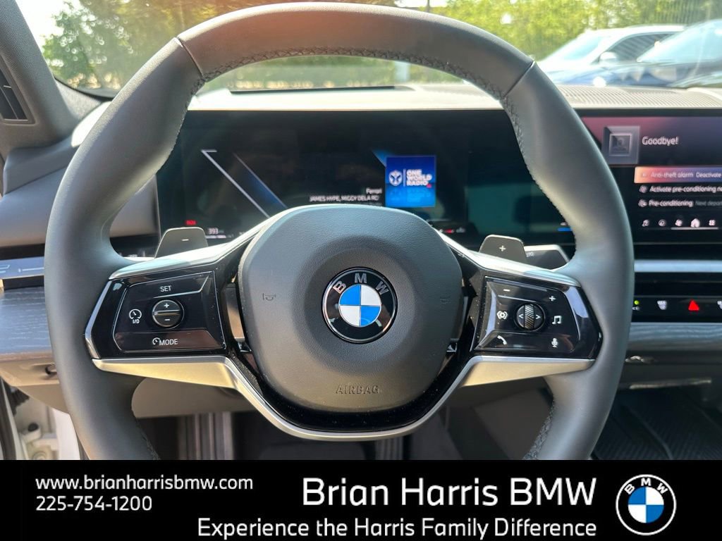 Certified 2025 BMW 530i w/ Premium Package image 22