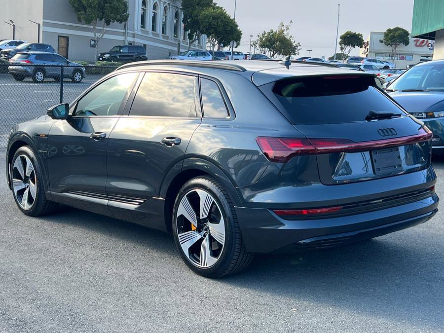 Used 2023 Audi e-tron Premium Plus w/ Premium Plus Package image 7