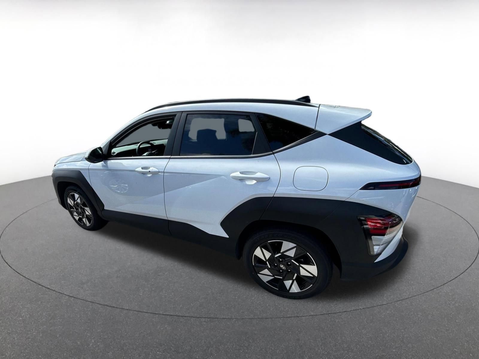 Used 2025 Hyundai Kona SEL image 5