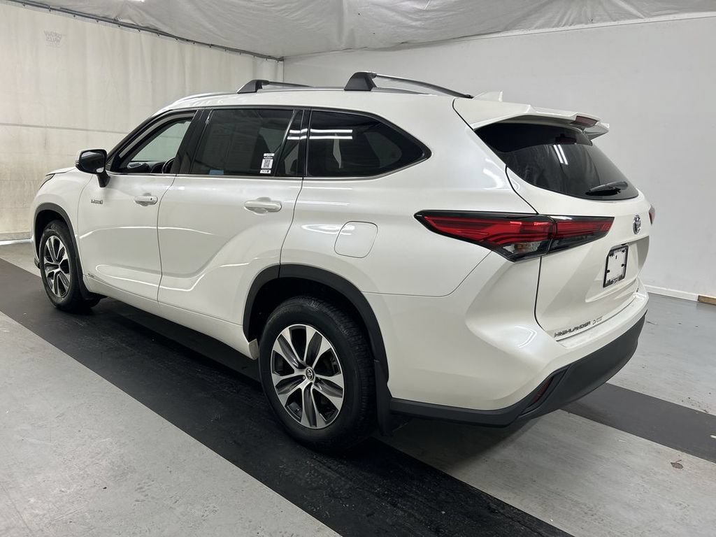 Used 2021 Toyota Highlander XLE AWD/4WD image 7