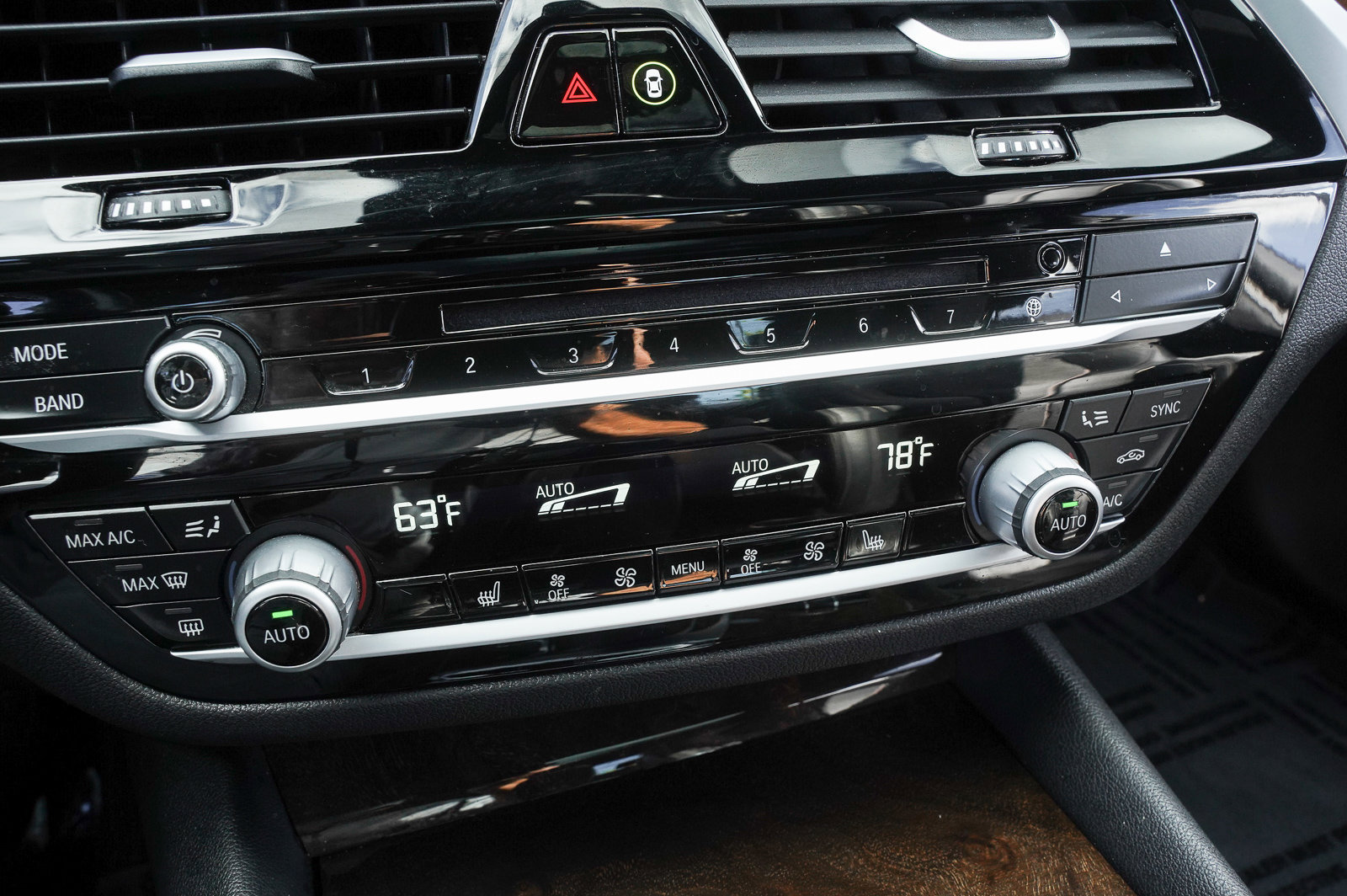 Used 2019 BMW 540i xDrive w/ Premium Package image 16