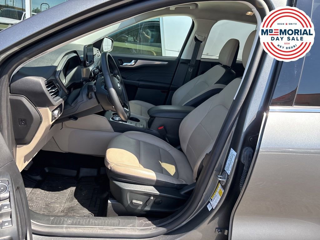 Used 2022 Ford Escape Titanium FWD image 11