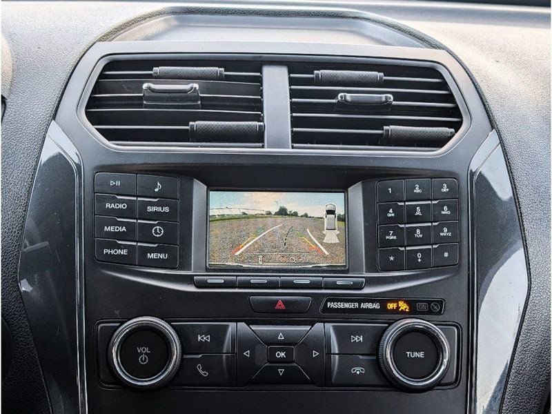 Used 2018 Ford Explorer XLT AWD/4WD image 26