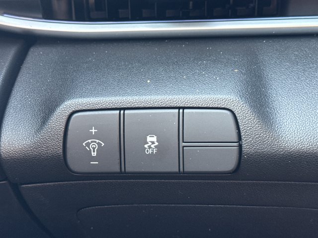 Used 2025 Hyundai Elantra SEL FWD image 30