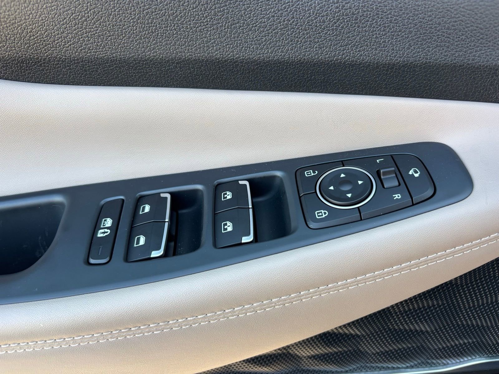 Used 2022 Hyundai Santa Fe Limited image 11