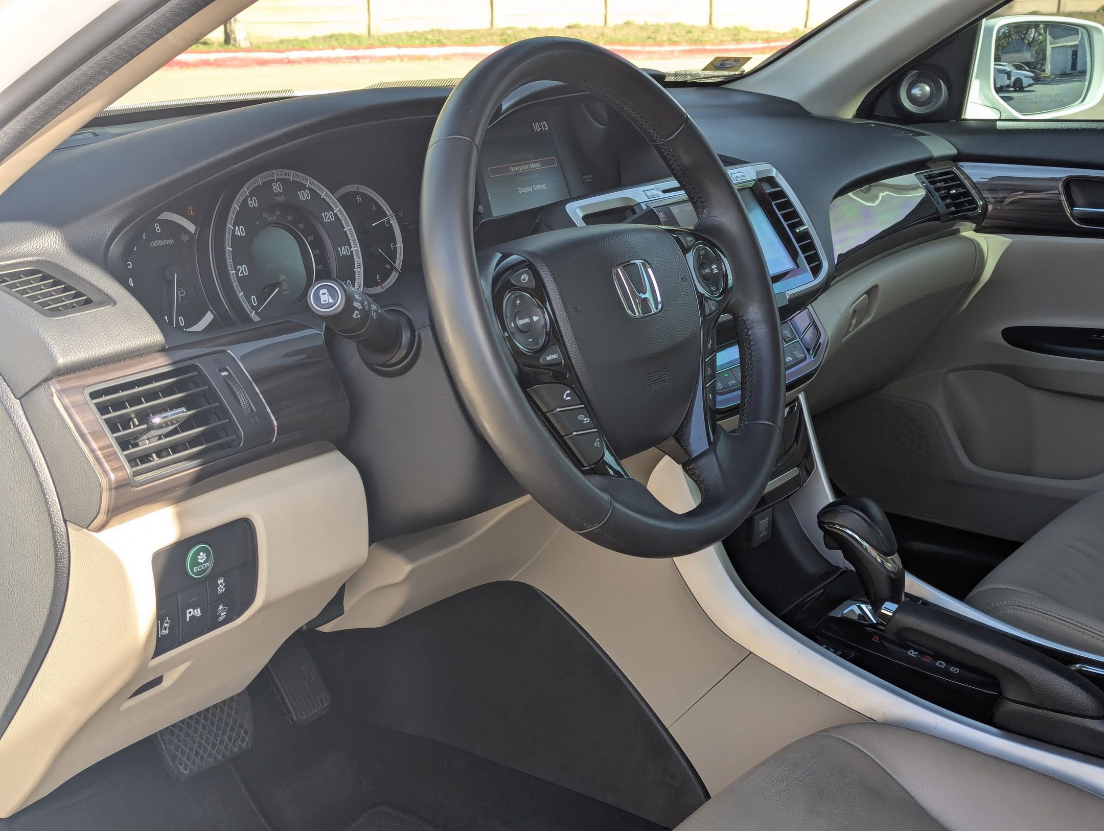 Used 2016 Honda Accord Touring image 12