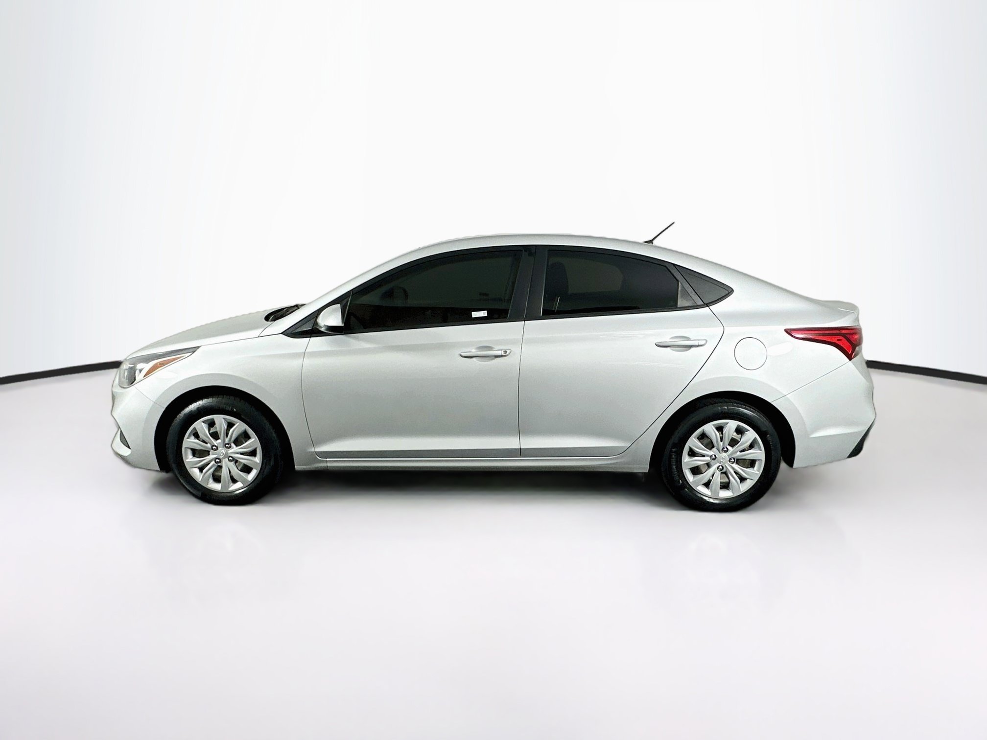 Used 2022 Hyundai Accent SE FWD image 4