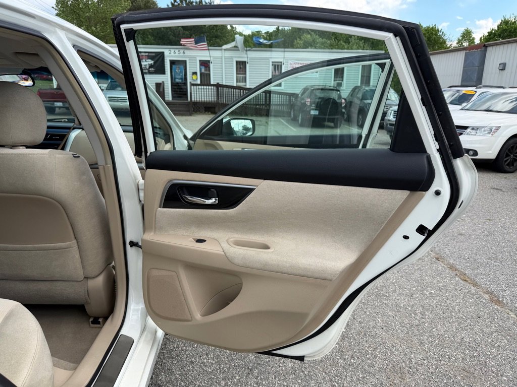 Used 2013 Nissan Altima 2.5 SV FWD image 17