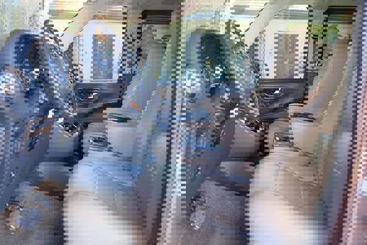 Used 2018 Mercedes-Benz Metris Passenger image 9