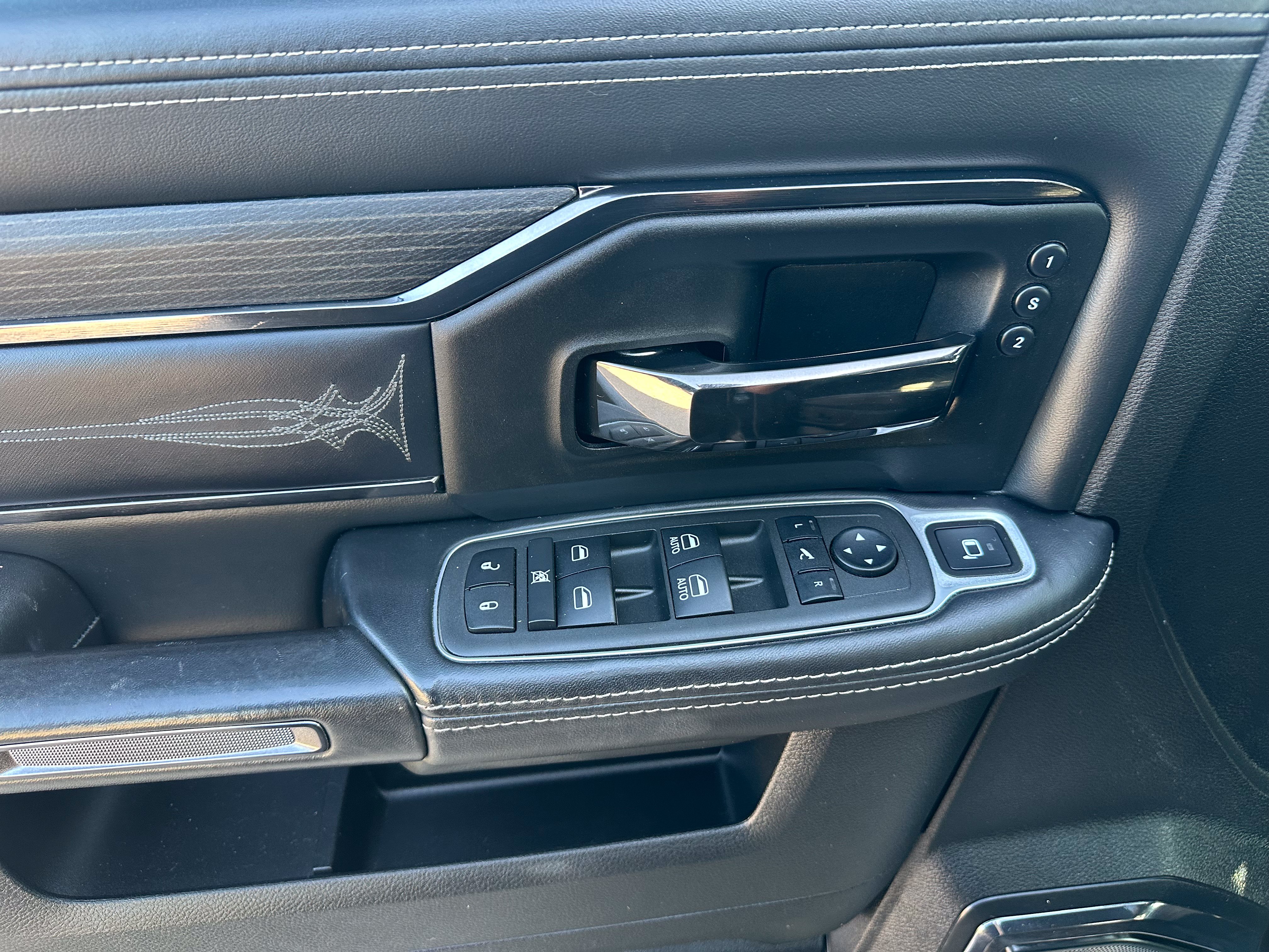Used 2022 RAM 3500 Limited AWD/4WD image 11