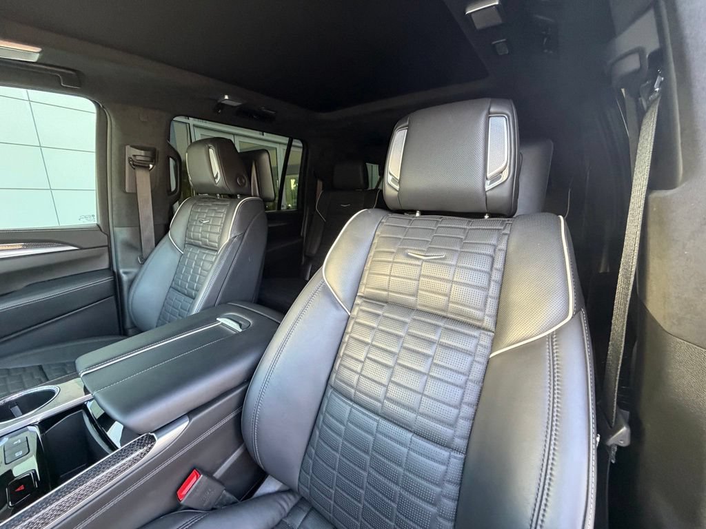 Used 2025 Cadillac Escalade ESV V AWD/4WD image 13