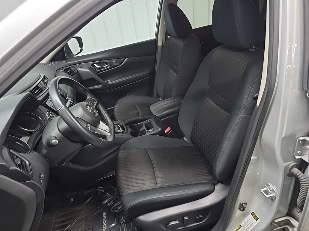Used 2018 Nissan Rogue SV AWD/4WD image 30