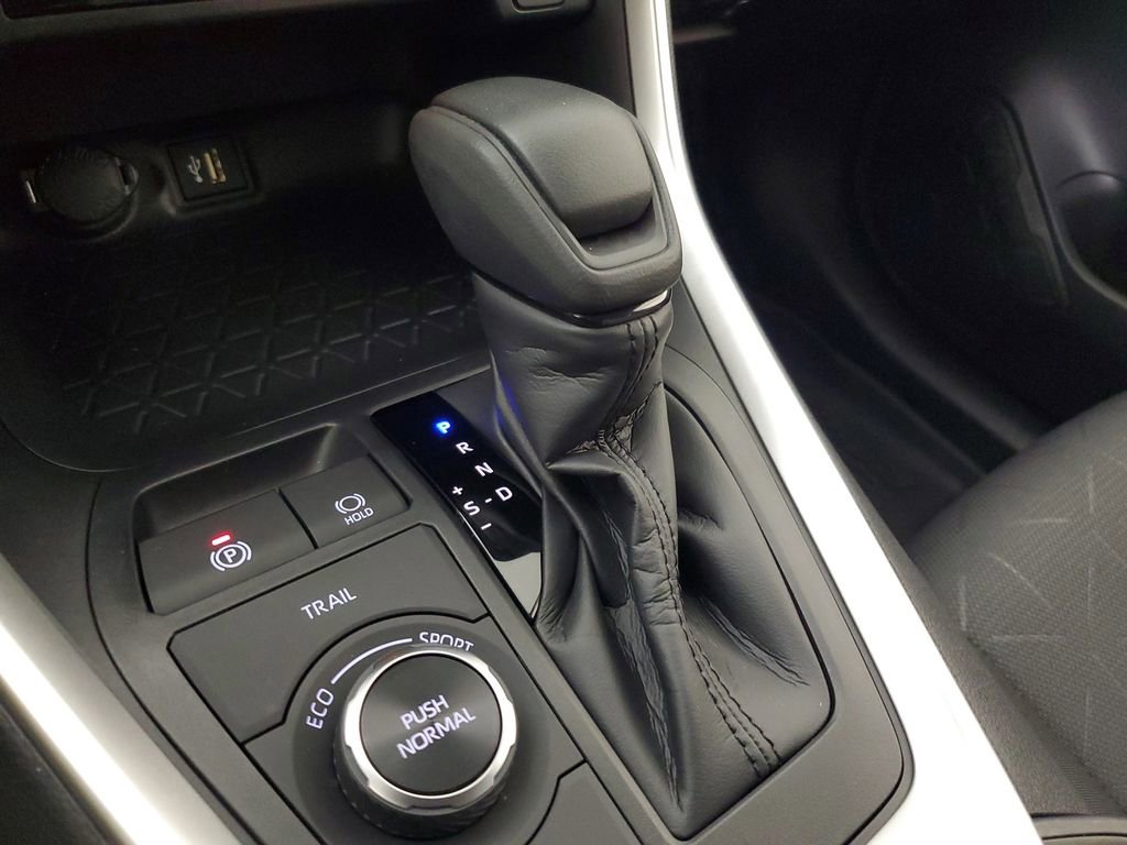 Used 2025 Toyota RAV4 XLE image 31
