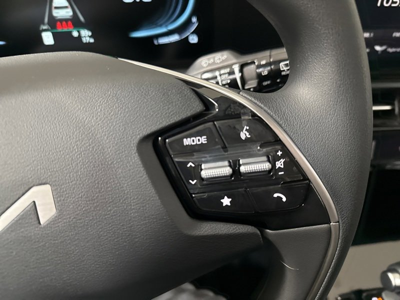 New 2025 Kia Niro LX image 21