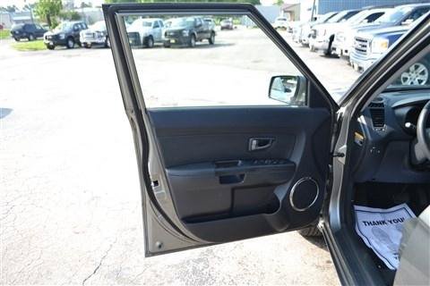 Used 2010 Kia Soul + FWD image 11
