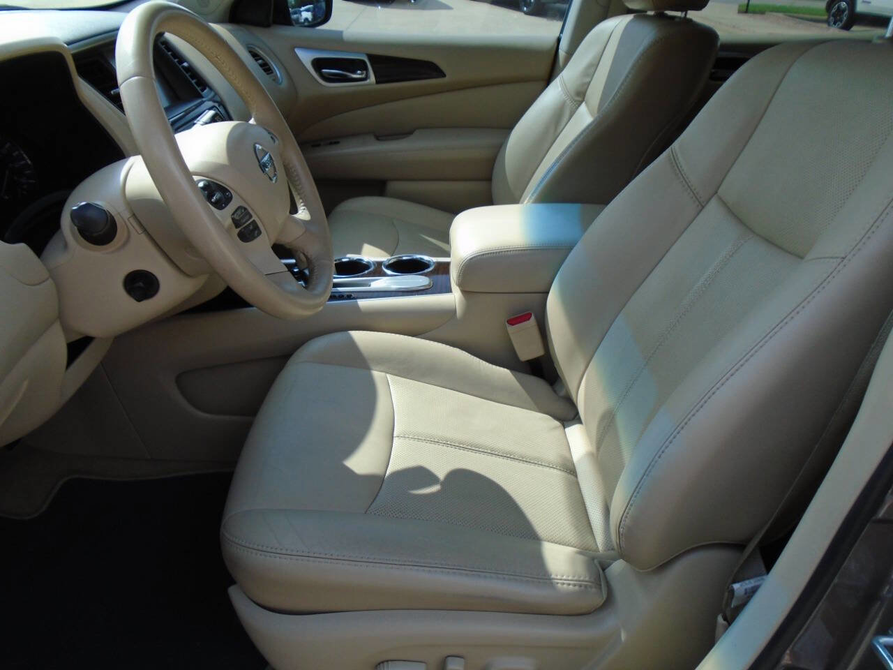 Used 2014 Nissan Pathfinder Platinum w/ Platinum Premium Package FWD image 9