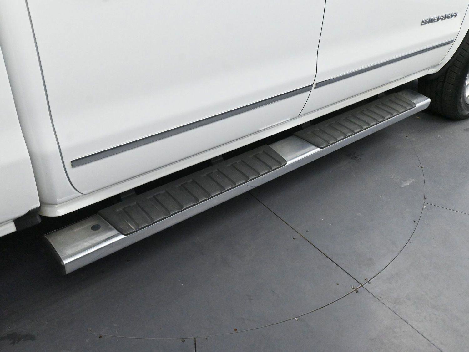 Used 2018 GMC Sierra 1500 SLT w/ SLT Premium Package image 9