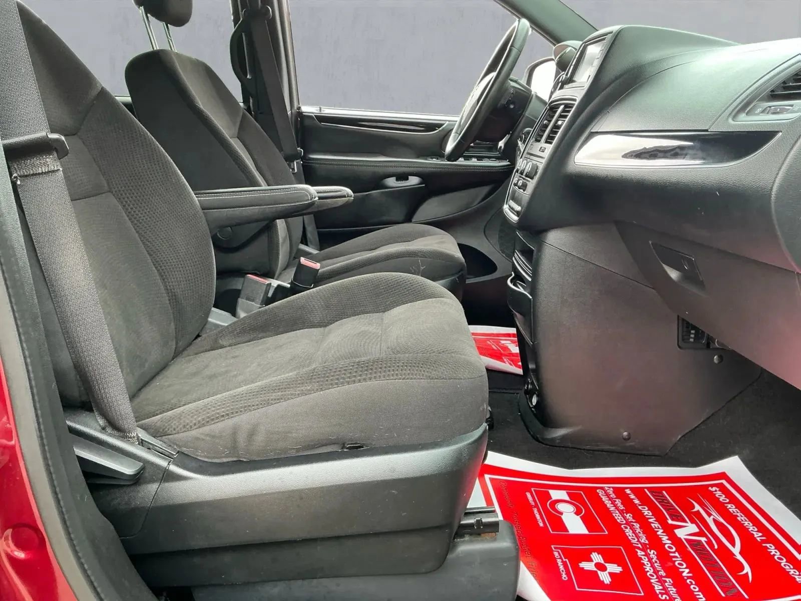 Used 2018 Dodge Grand Caravan SE image 22