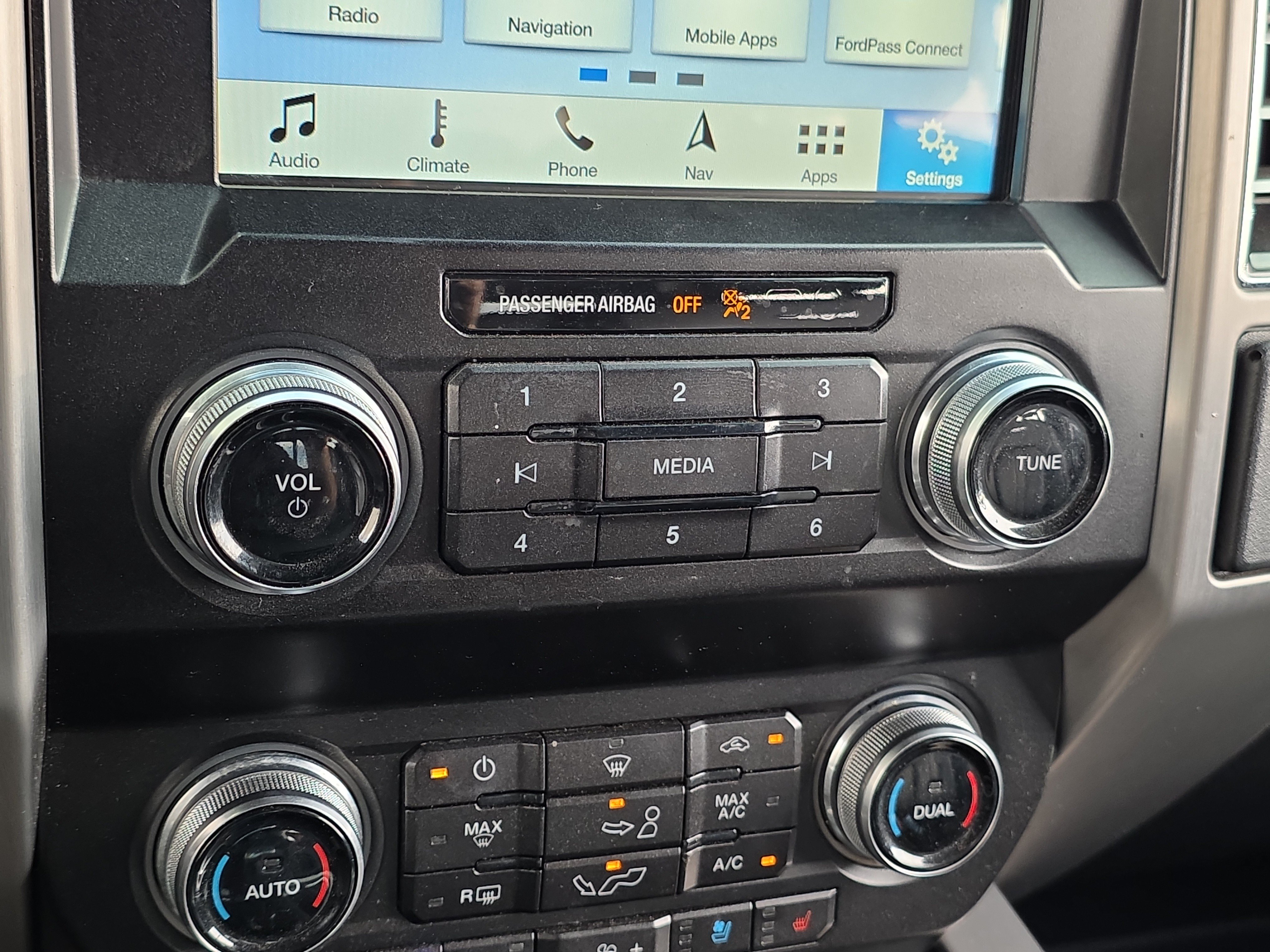 Used 2019 Ford F150 Platinum w/ Equipment Group 701A Luxury AWD/4WD image 21