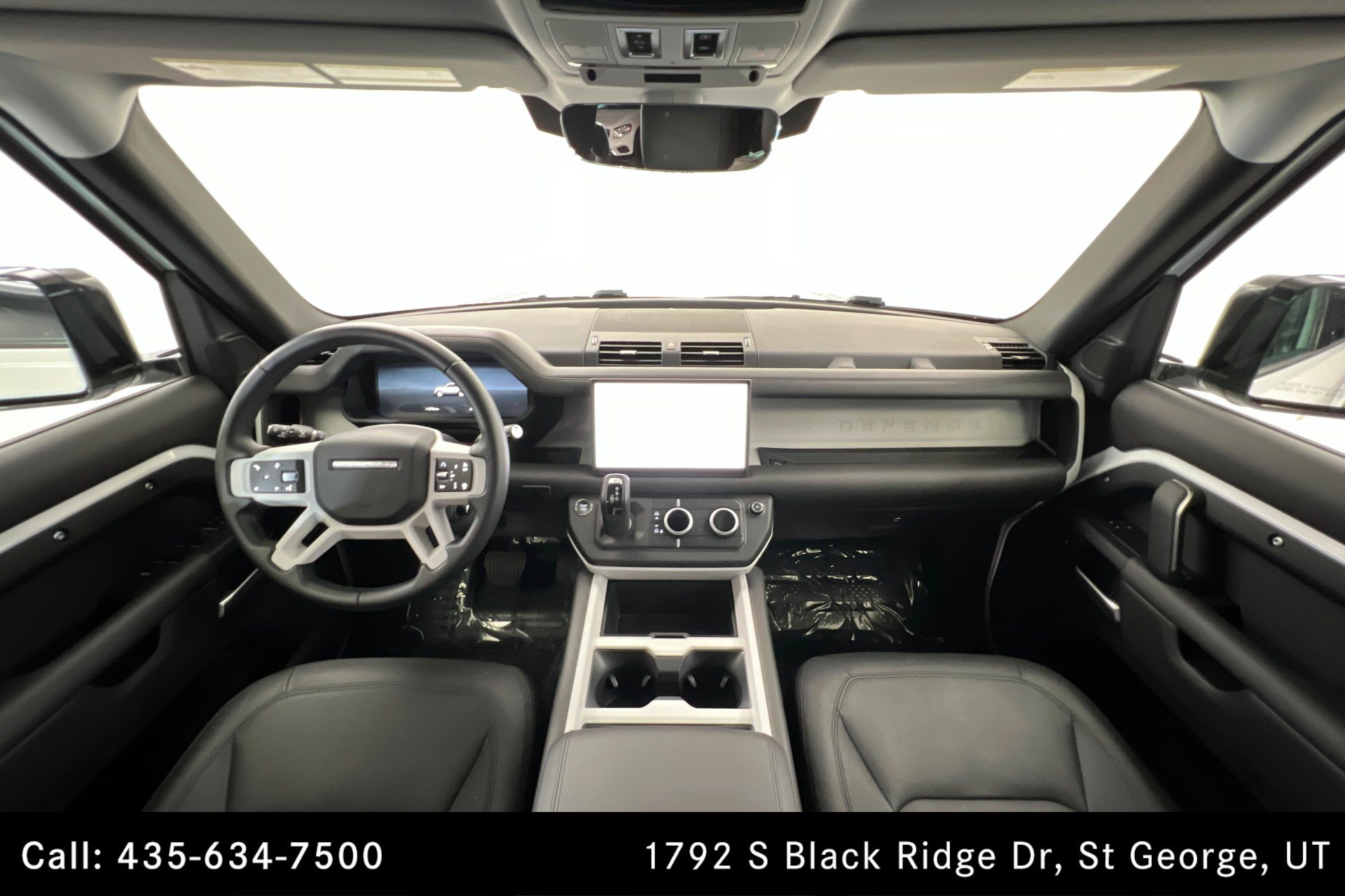 Used 2025 Land Rover Defender 130 X-Dynamic SE AWD/4WD image 9