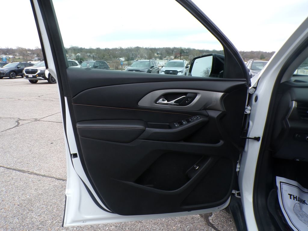 Used 2020 Chevrolet Traverse LT w/ LPO, Blackout Package AWD/4WD image 12