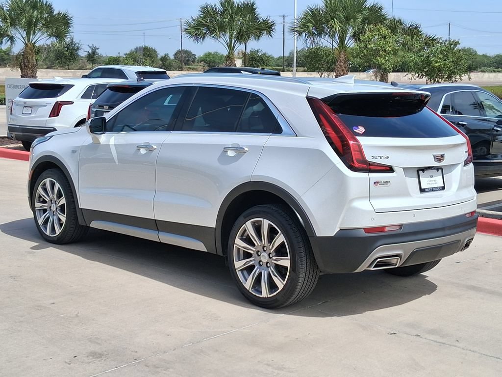 Used 2022 Cadillac XT4 Premium Luxury w/ Enhanced Visibility Package FWD image 4