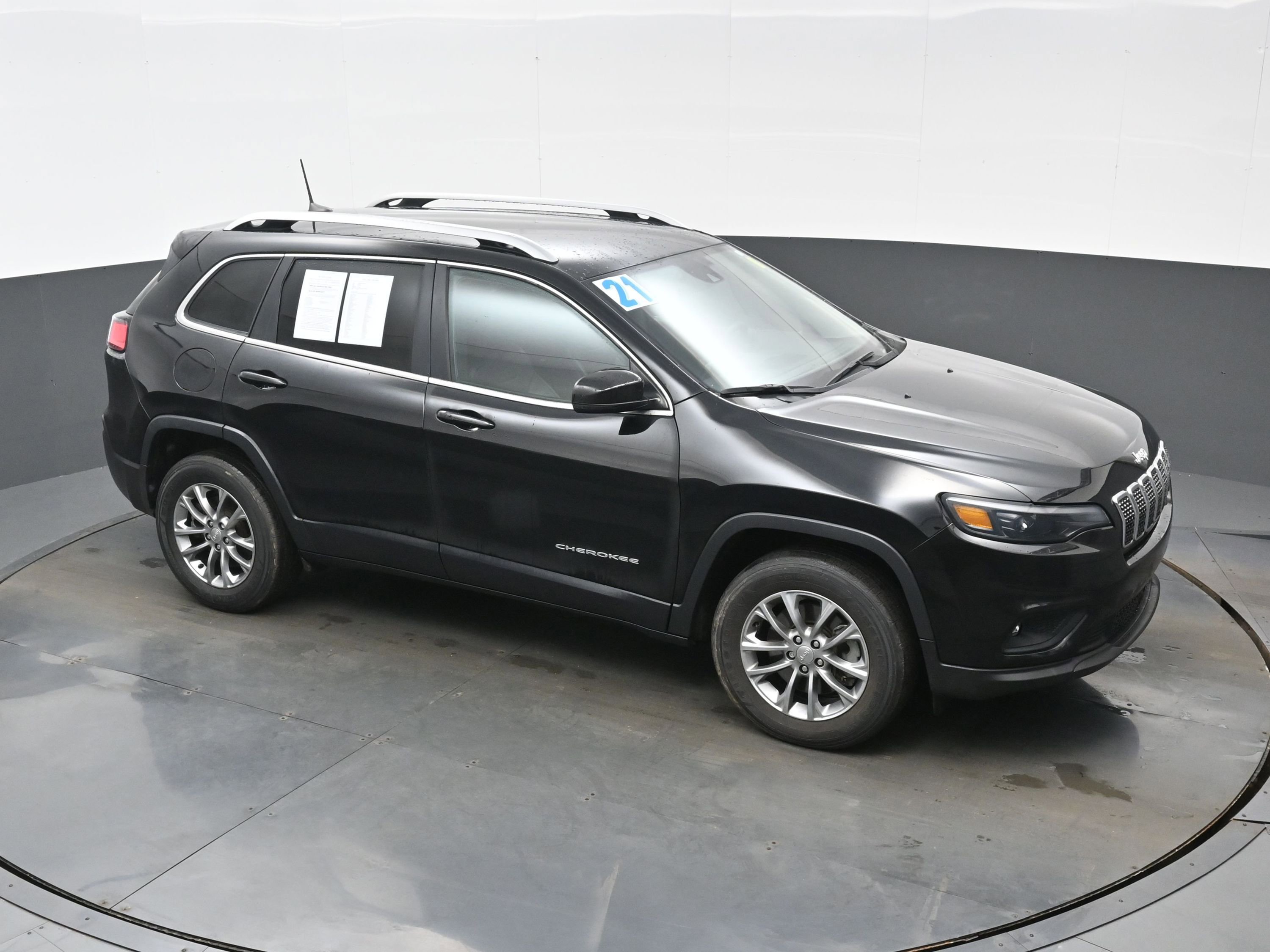 Used 2021 Jeep Cherokee Latitude Lux w/ Mopar Interior Package image 38