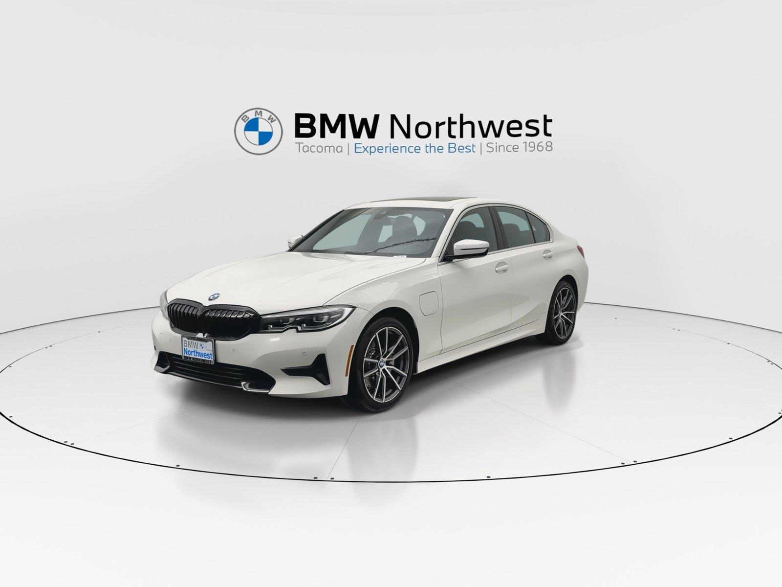 Used 2021 BMW 330e w/ Convenience Package RWD image 9