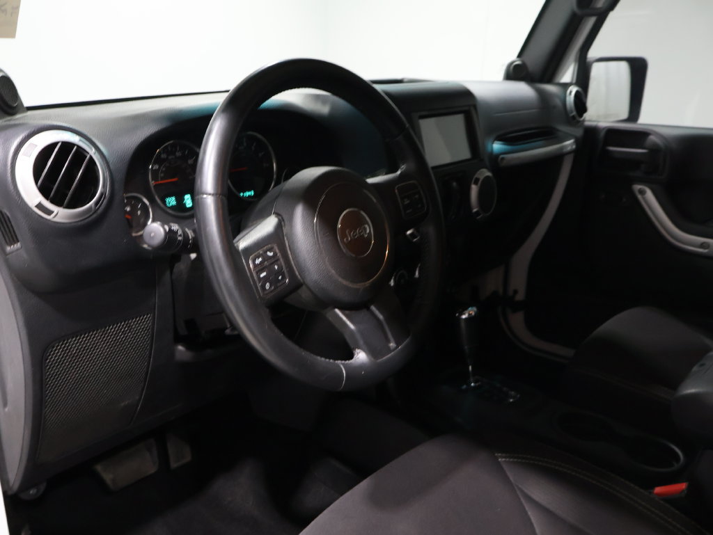 Used 2013 Jeep Wrangler Unlimited Sahara w/ Dual Top Group AWD/4WD image 13