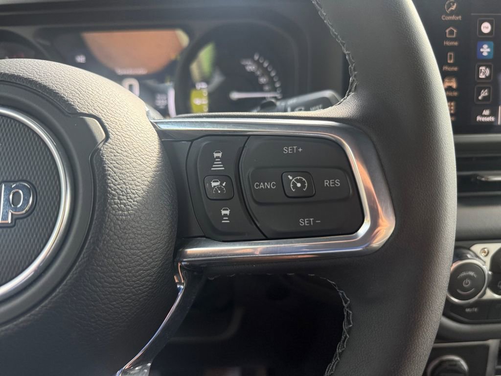 Certified 2025 Jeep Wrangler Unlimited Sahara w/ Safety Group image 23