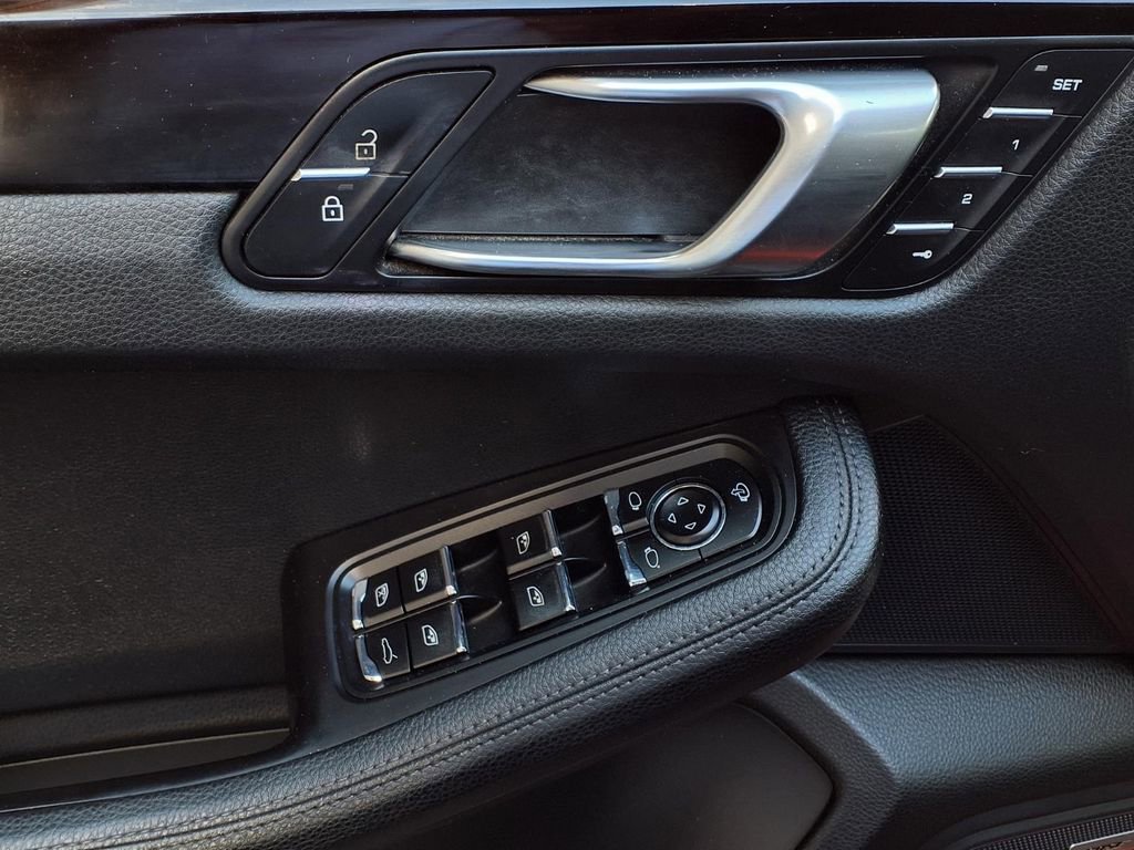 Used 2022 Porsche Macan image 17