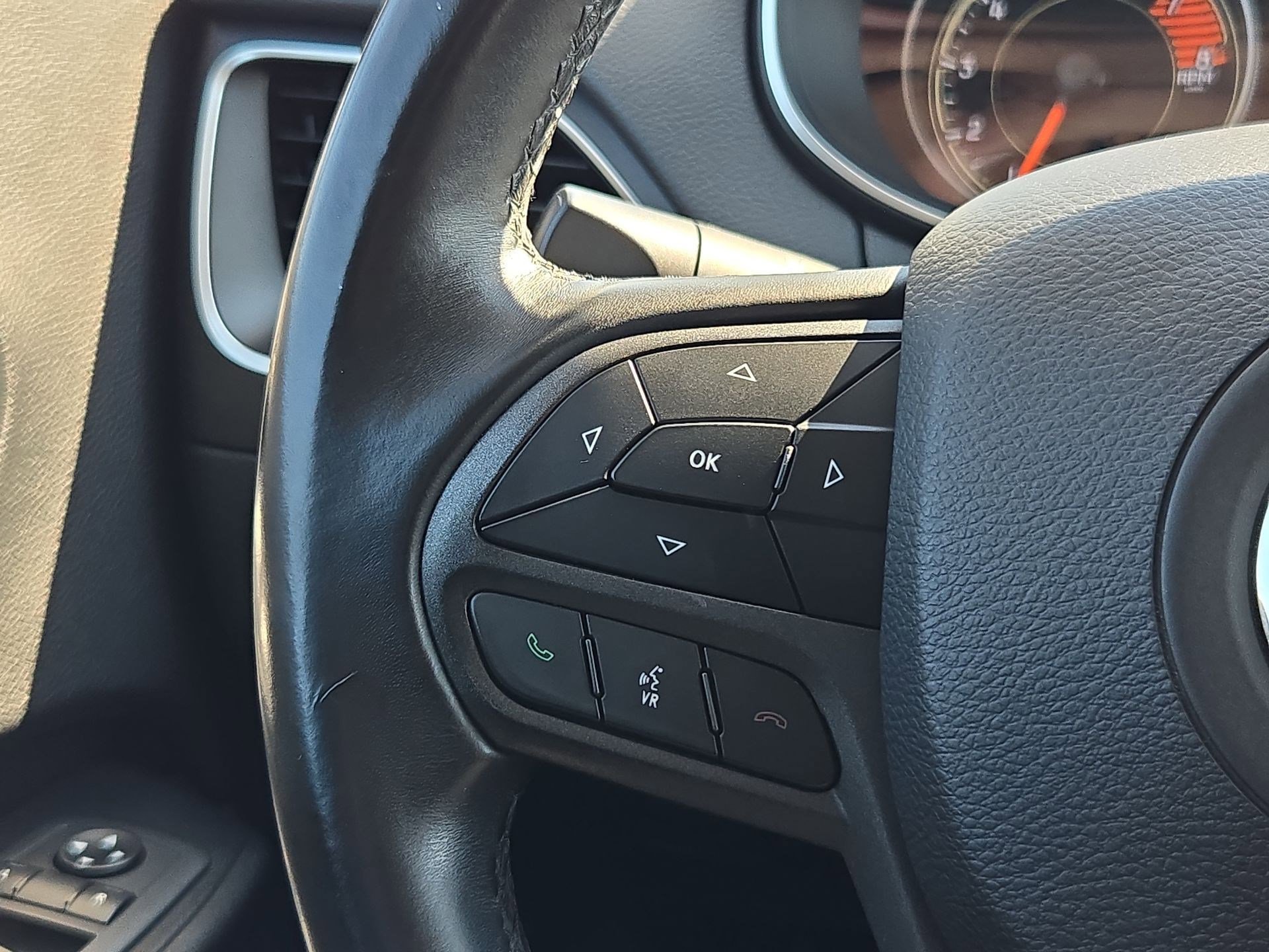 Used 2019 Jeep Cherokee Trailhawk AWD/4WD image 17