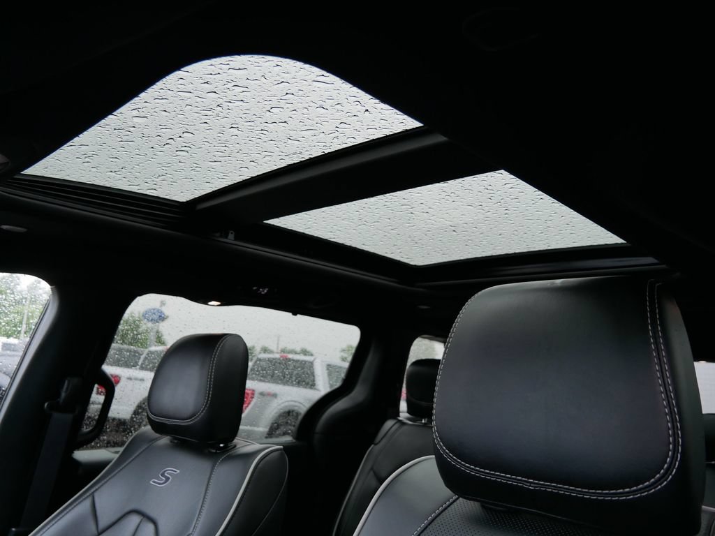 Used 2025 Chrysler Pacifica Limited FWD image 20