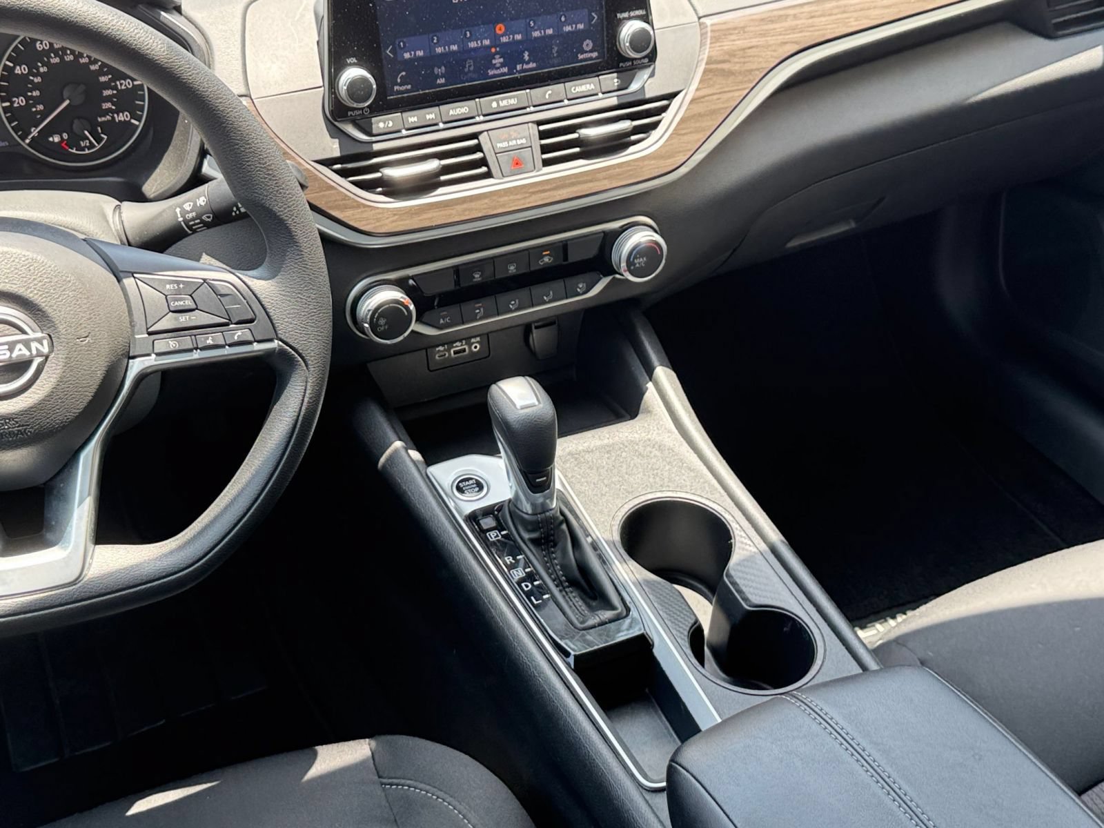Used 2025 Nissan Altima 2.5 SV FWD image 41