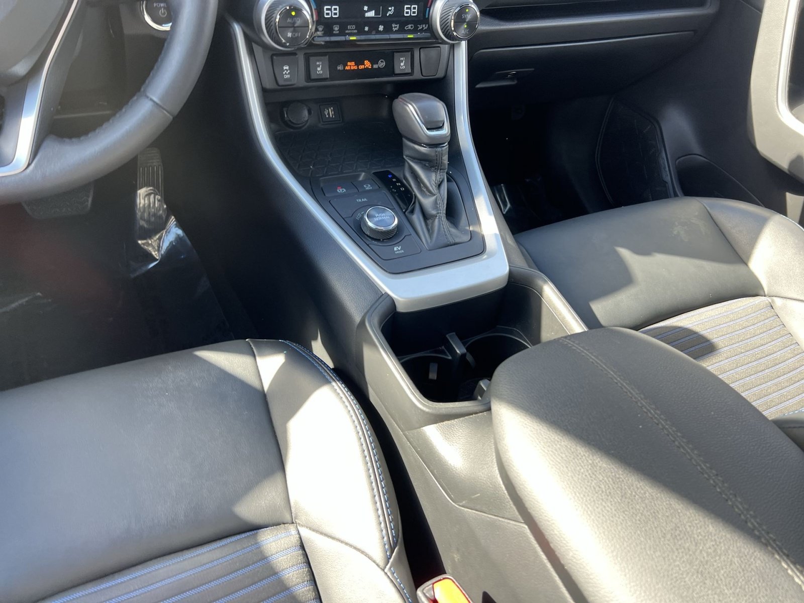 Used 2023 Toyota RAV4 XSE AWD/4WD image 22