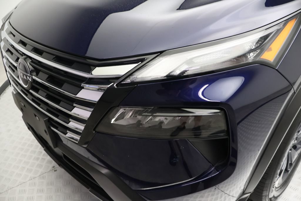 Used 2026 Nissan Rogue SV FWD image 3