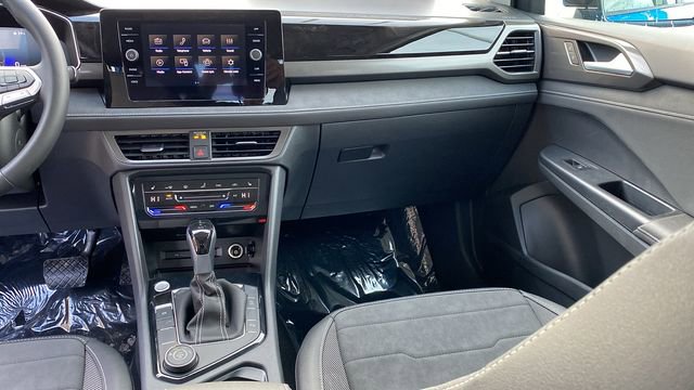 New 2026 Volkswagen Taos SE image 10