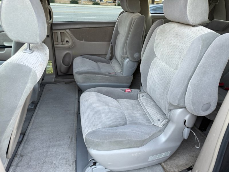 Used 2005 Toyota Sienna CE image 13