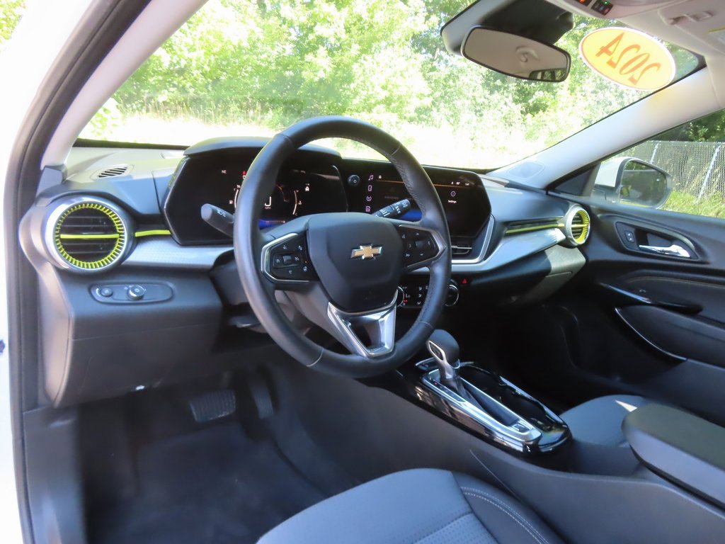 Used 2024 Chevrolet Trax LT w/ Driver Confidence Package image 20