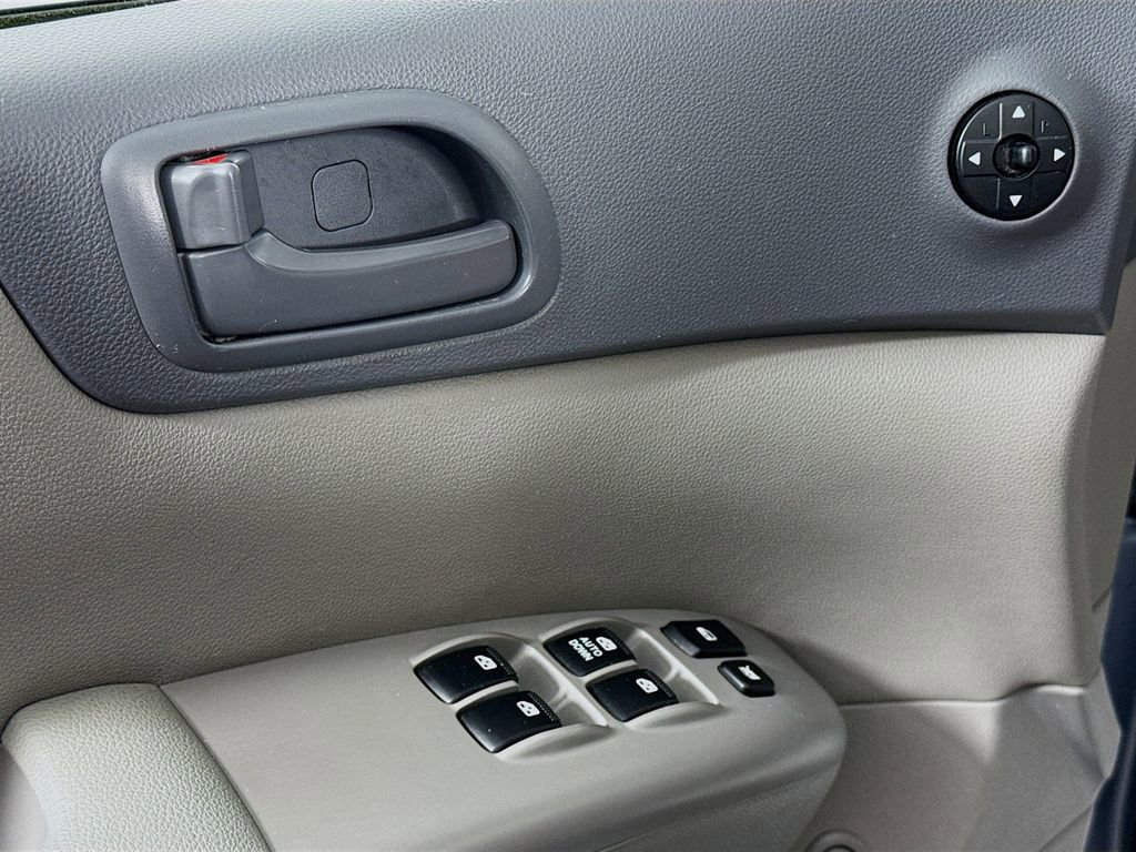 Used 2011 Kia Sedona LX image 14
