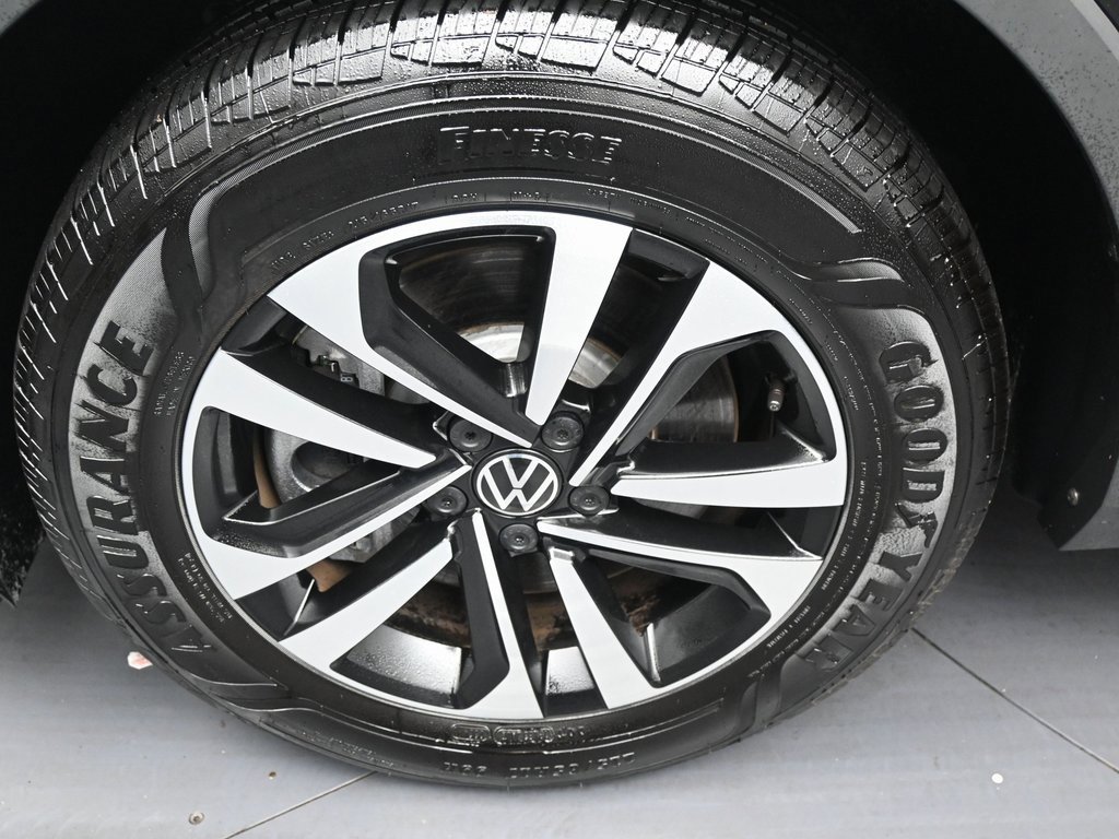 Used 2024 Volkswagen Tiguan S image 43