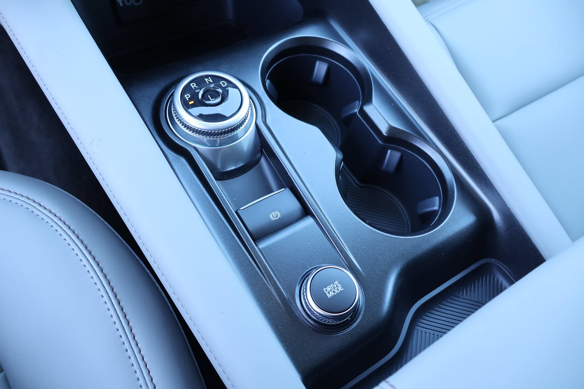 New 2026 Ford Explorer Active w/ Active Comfort Package RWD image 9