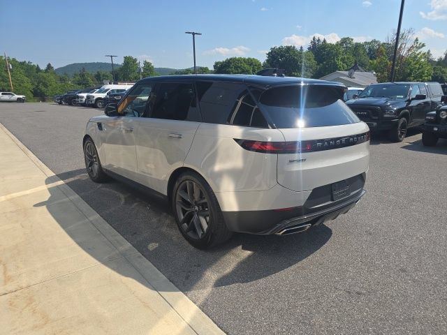 Used 2024 Land Rover Range Rover Sport SE AWD/4WD image 4