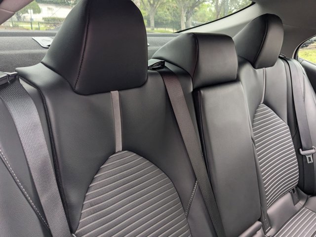 Used 2020 Toyota Camry SE image 21
