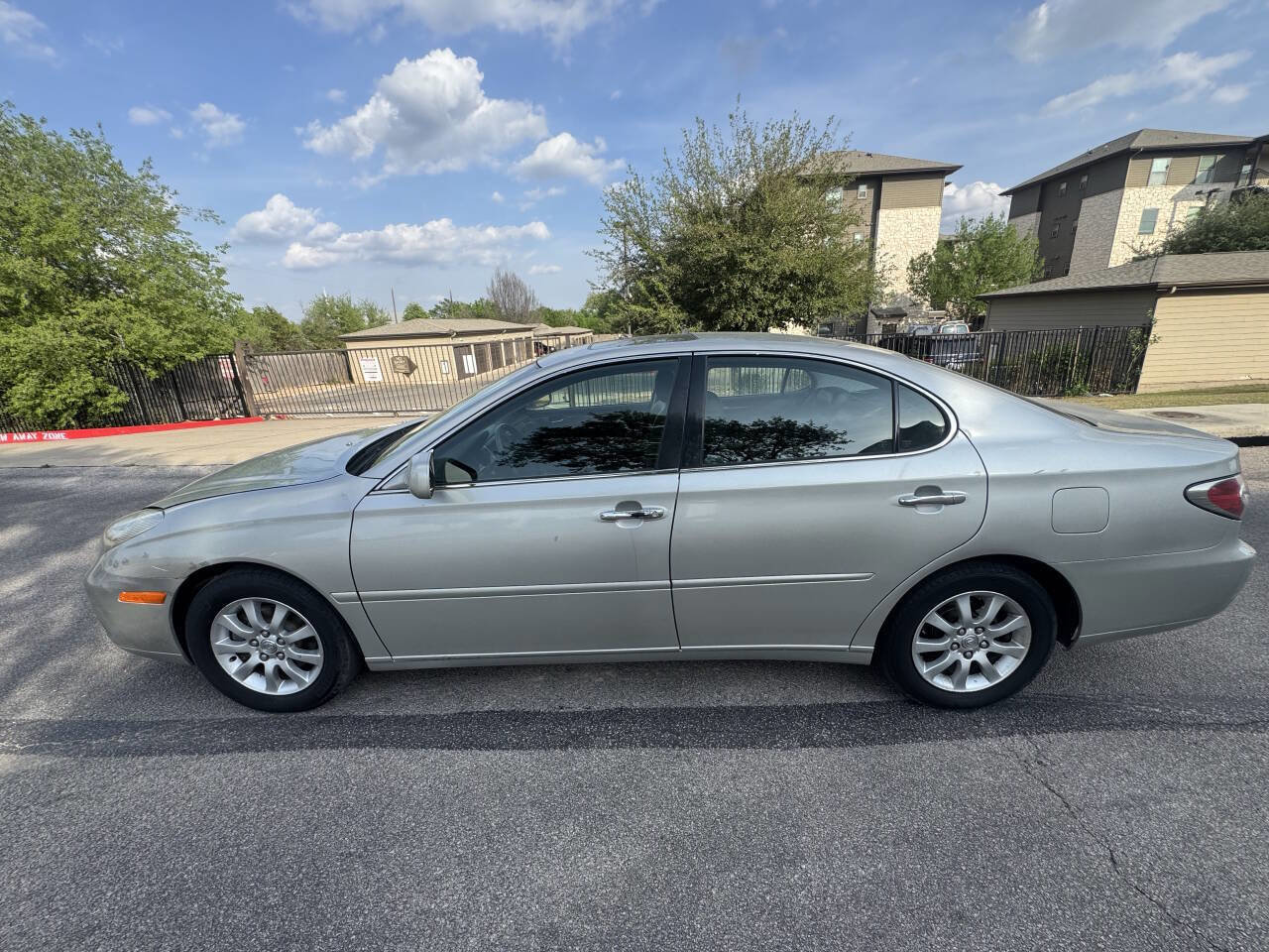 Used 2002 Lexus ES 330 image 4