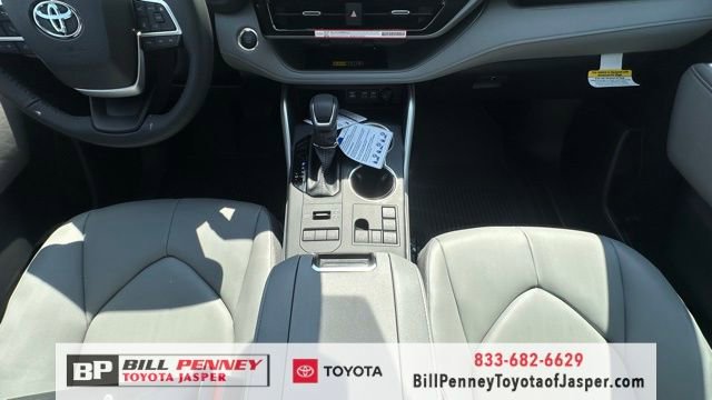 New 2026 Toyota Highlander XLE image 11