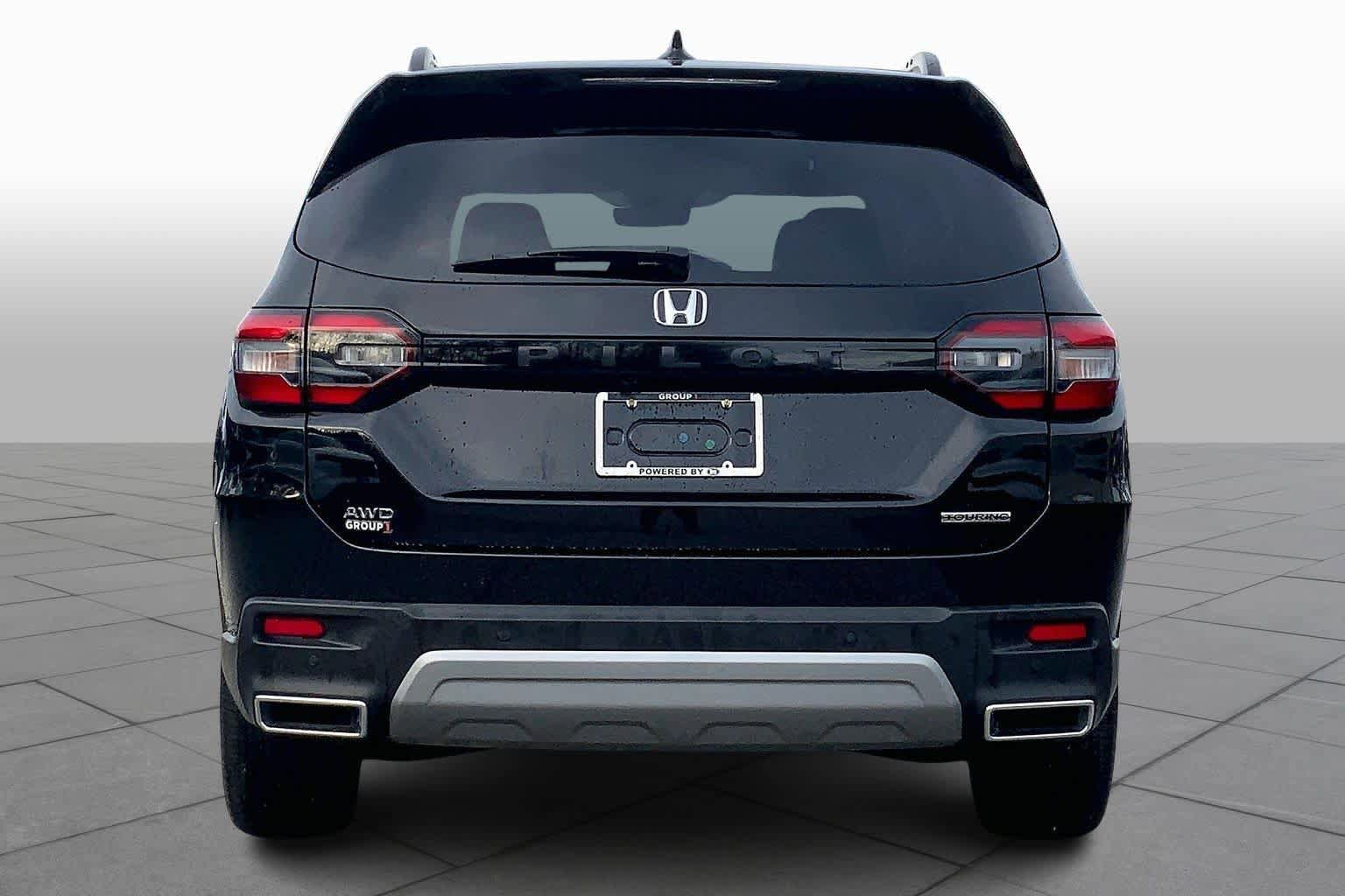 Used 2023 Honda Pilot Touring image 5