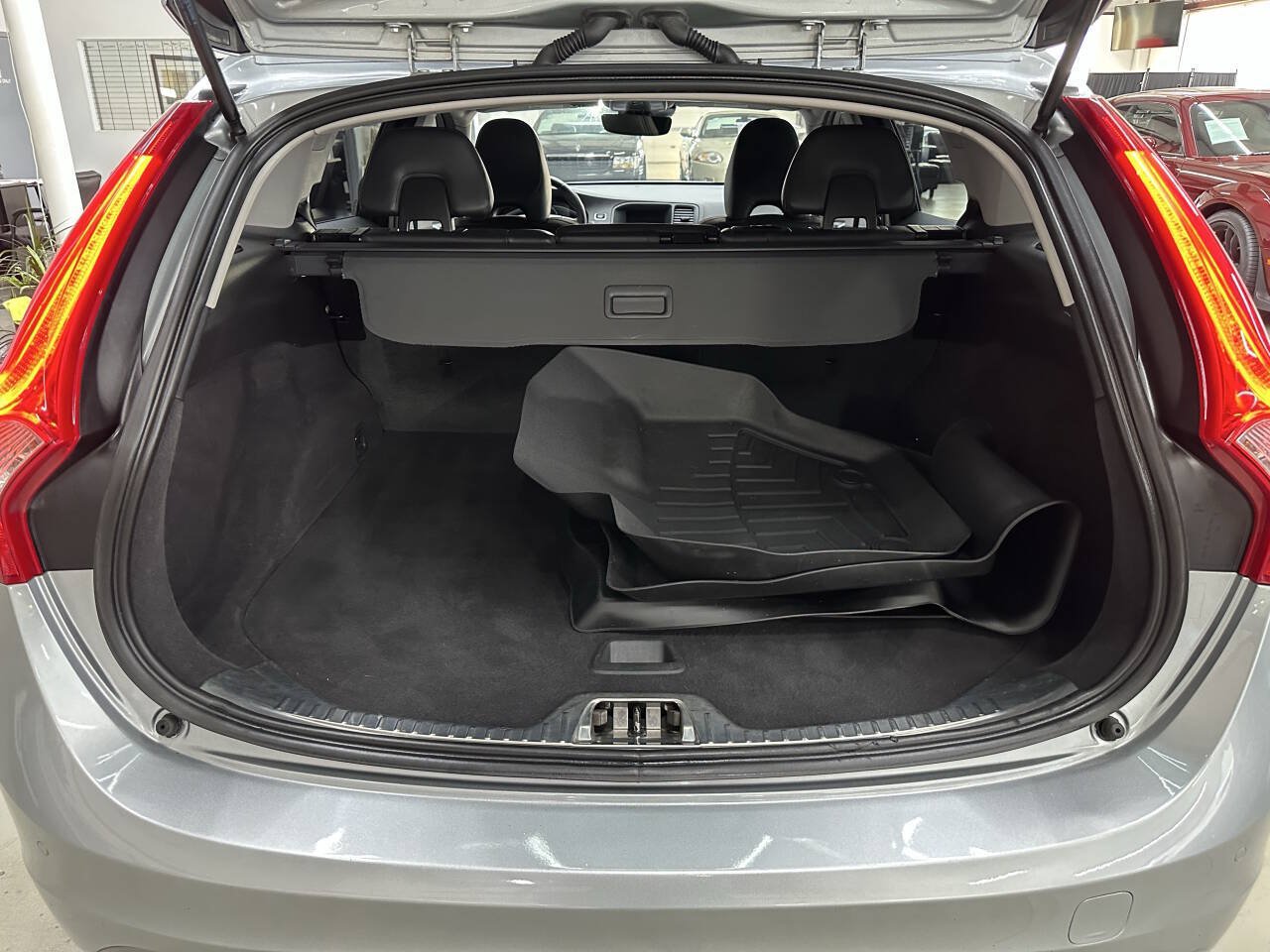 Used 2018 Volvo V60 T5 Dynamic w/ Vision Package AWD/4WD image 8