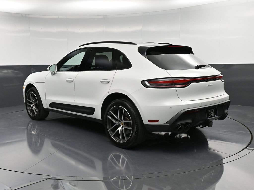 Certified 2023 Porsche Macan Turbo image 3