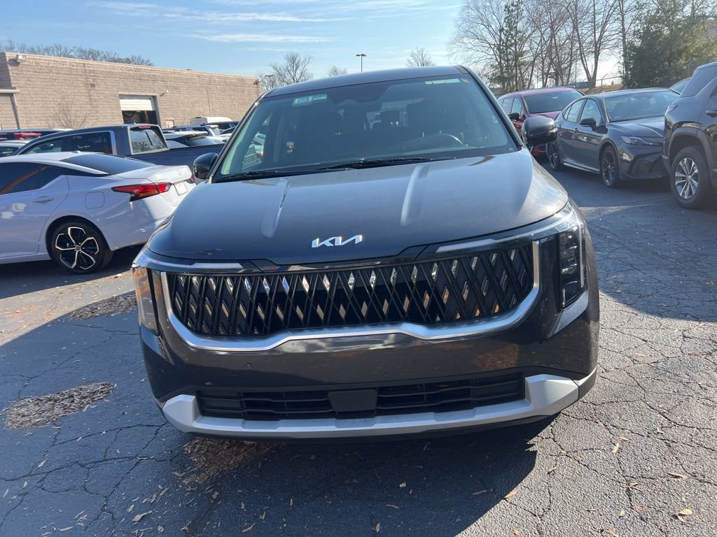 Used 2025 Kia Carnival image 2